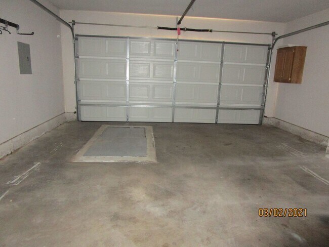 Building Photo - (4) Bed/(3) Bath in Moore with Storm Shelter! Avail NOW!!
