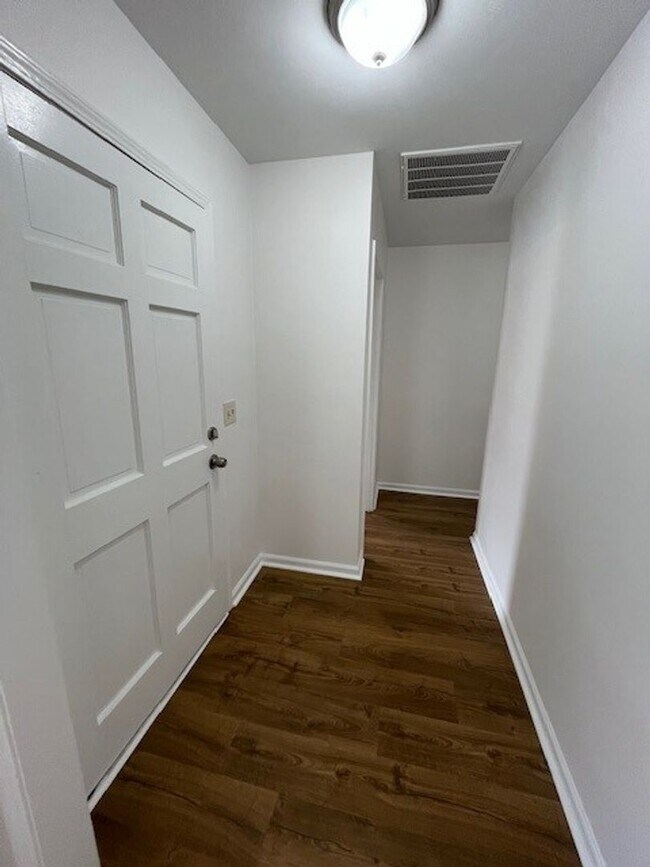 Building Photo - Recently updated 3 bedroom 2 bath home in King Grants