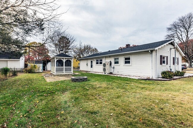 Building Photo - 3 bedroom, 1 bath, newly renovated ranch in Todd Estates, Newark