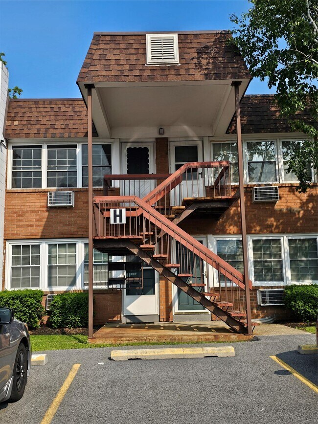 Primary Photo - 274 Hooker Ave