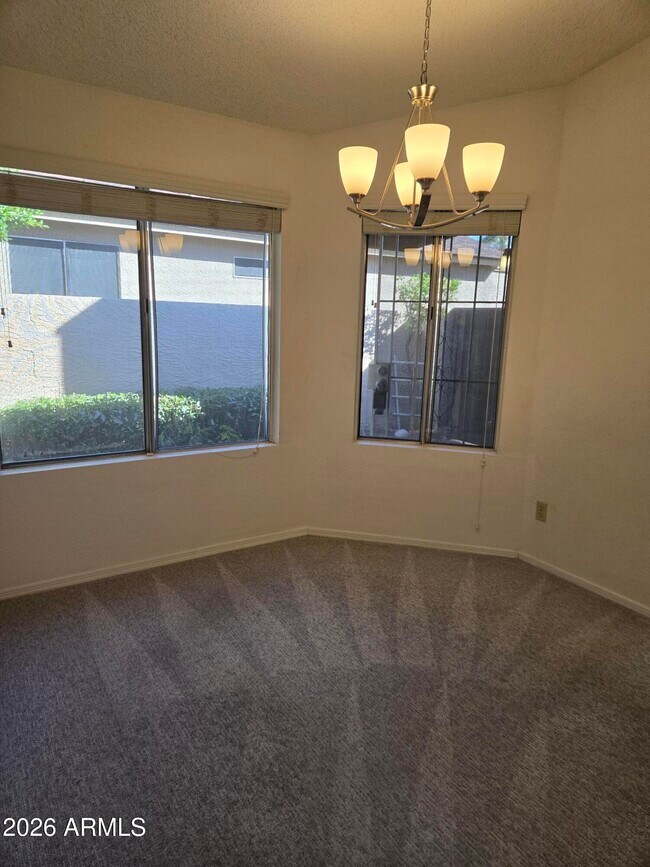 Building Photo - 3033 E Siesta Ln