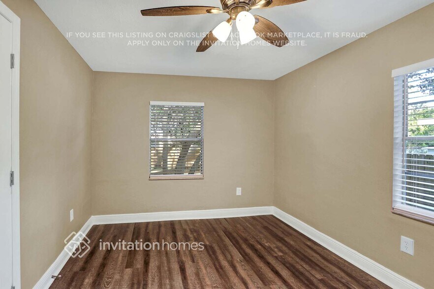 Building Photo - 8718 N Mandarine Pl