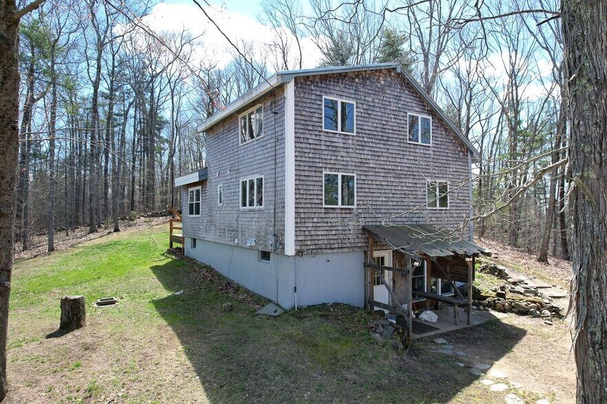 Building Photo - 70 Ledge Farm Rd