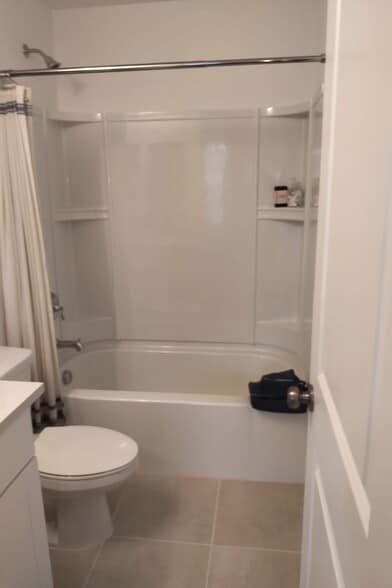 2nd Bedroom Bath - 6111 Fairmont Ln