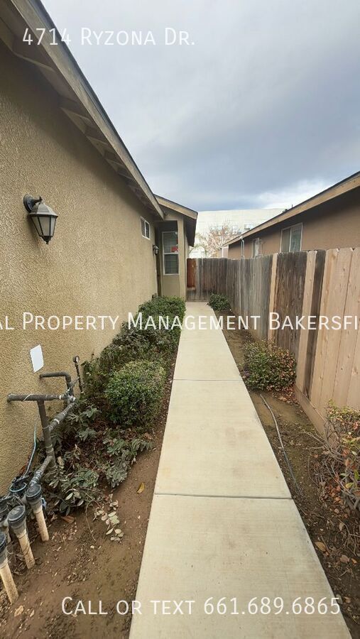 Building Photo - 4714 Ryzona Dr