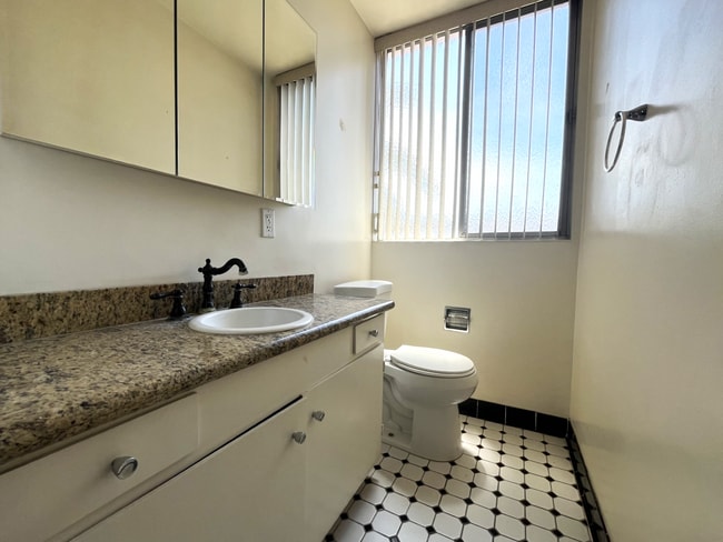 Building Photo - Available Now! 2 Bedroom, 2 Bathroom Riverside Penthouse with Views!