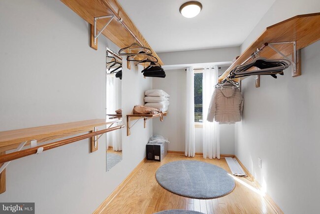 Building Photo - 5837 River Dr