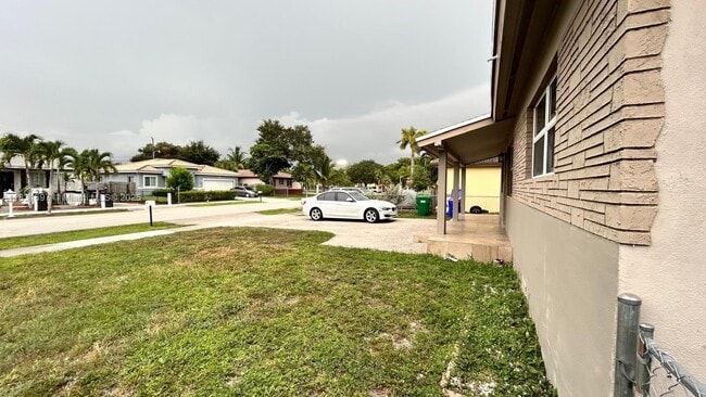 Building Photo - 2771 NW 11th Ct