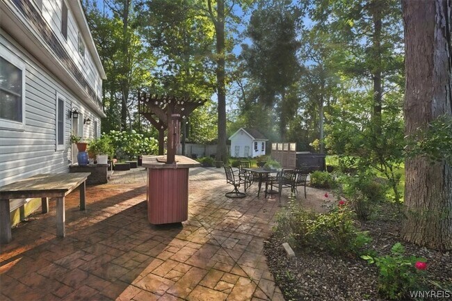 Building Photo - 125 Amberwood Dr