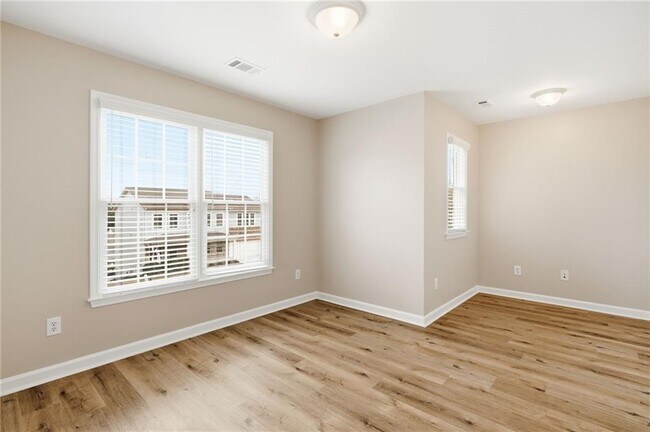 Building Photo - 113 Greenbrier Way