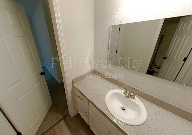 Building Photo - 1358 Prince St