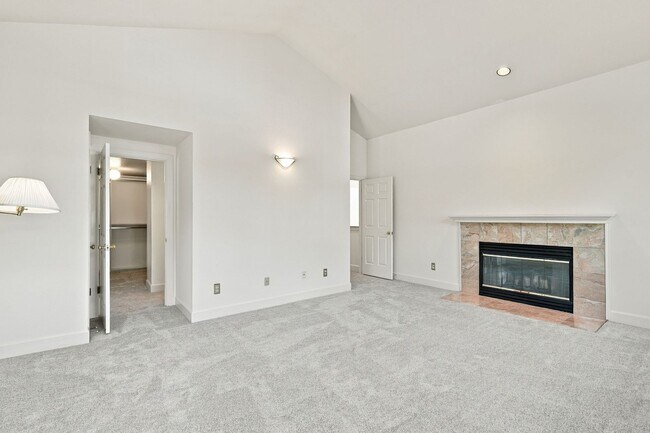 Building Photo - 25 Biscayne Ct
