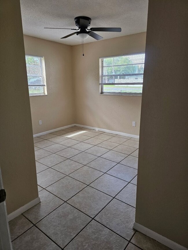 Building Photo - 1605 N Lake Shipp Dr