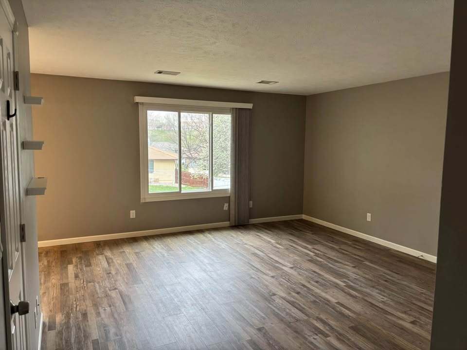 Building Photo - 4021 Glen Oaks Blvd