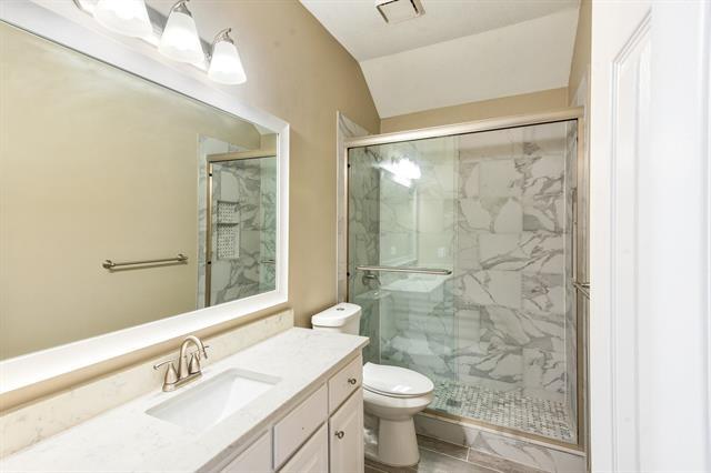 Building Photo - 2221 Meadowstone Dr