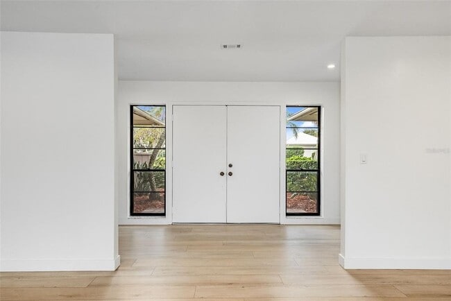 Building Photo - 5 Cache Cay Dr