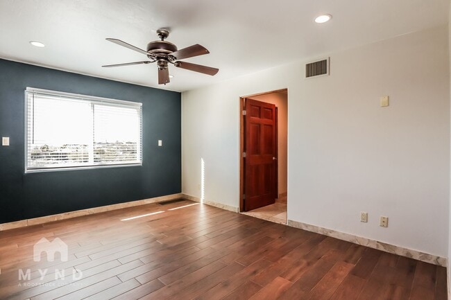 Building Photo - 5727 N PSO Ventoso