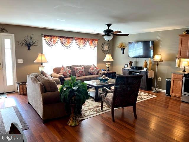 Building Photo - 305 Red Bud Ln