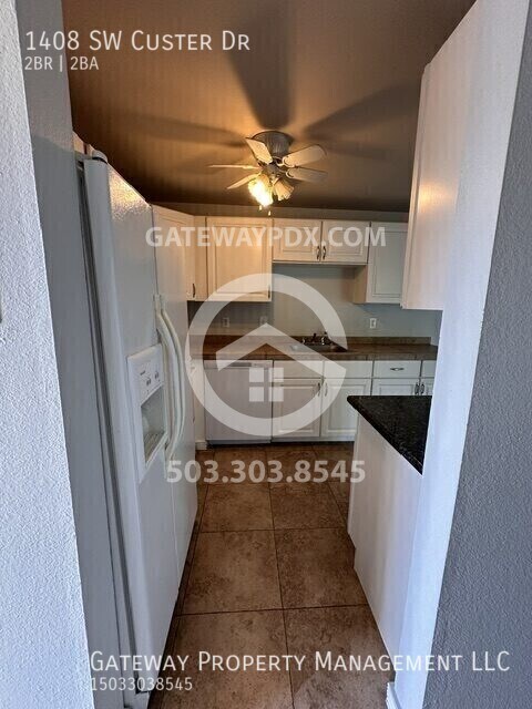 Building Photo - 1408 SW Custer Dr