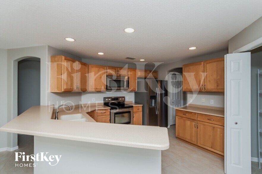 Building Photo - 1347 Armory Dr NE