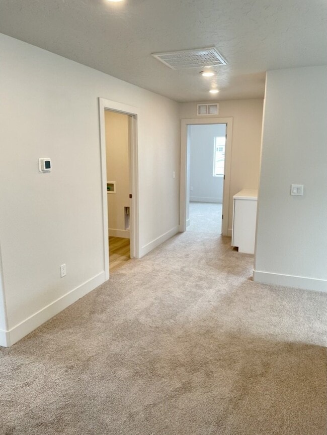 Building Photo - "Spacious 4-Bedroom Home on East Caldera Street with 2.5 Baths and 2,498 Sq Ft of Comfort in Meri...