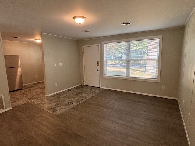Building Photo - 2605 Roland Dr