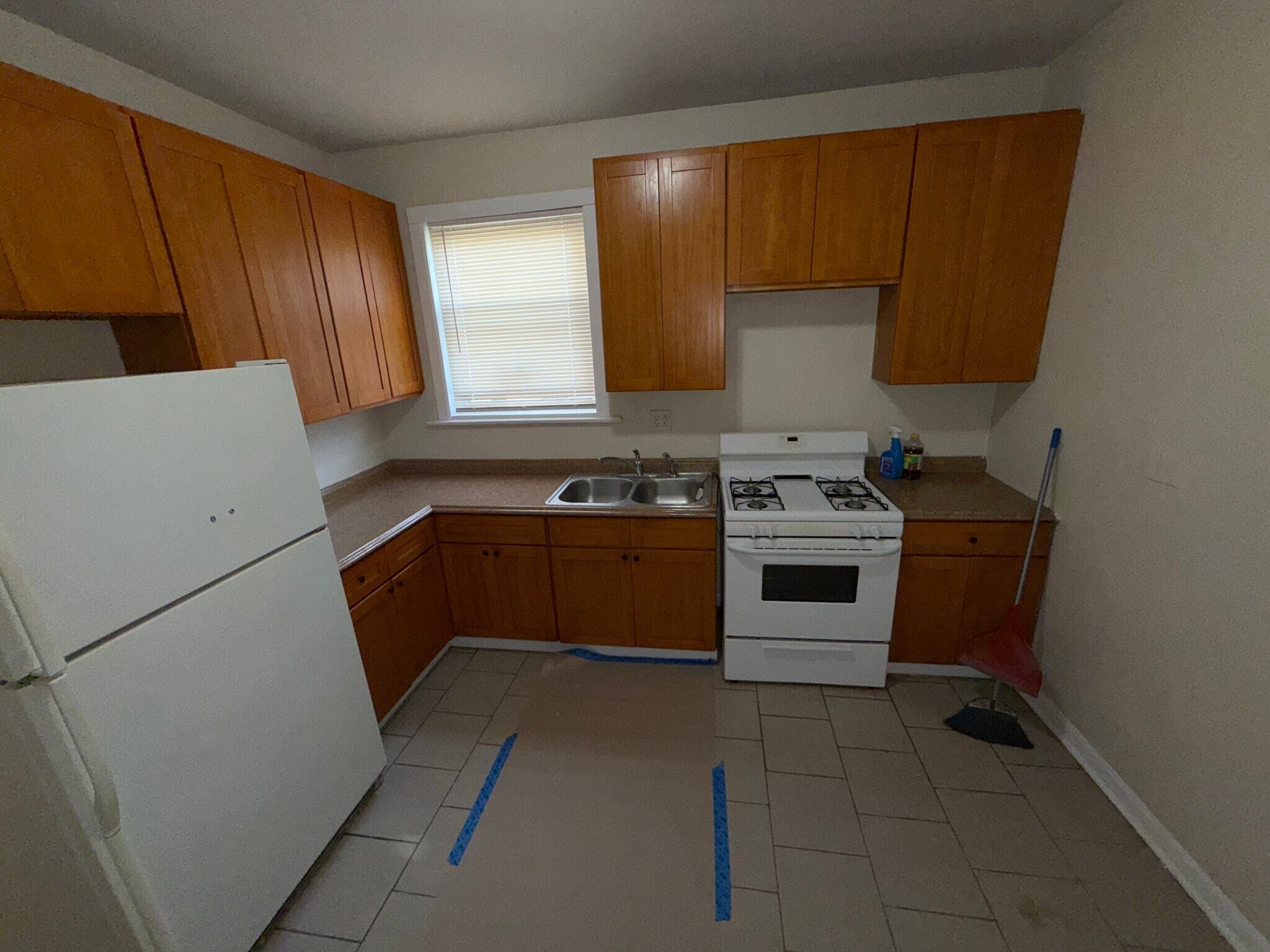 Building Photo - 7423 S St Lawrence Ave