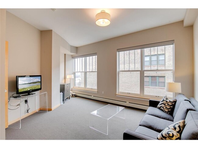 Building Photo - 408 N 1st St