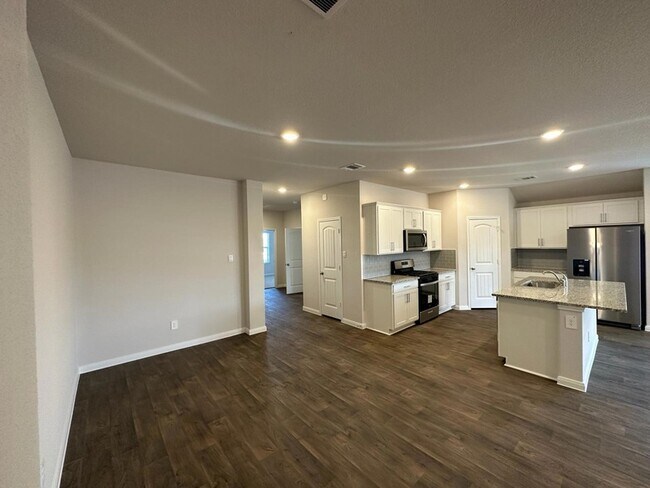 Building Photo - 113 Briggs Ln