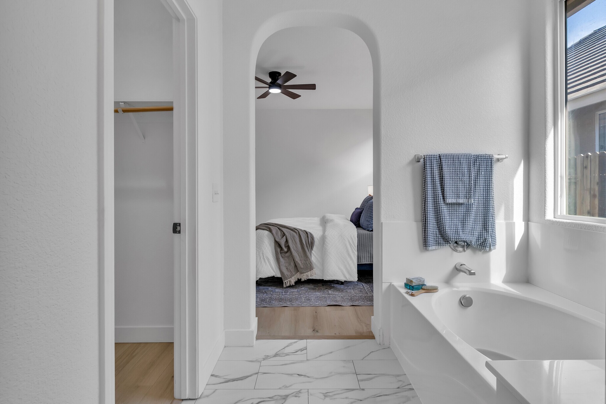 Building Photo - 1886 Dawnelle Way