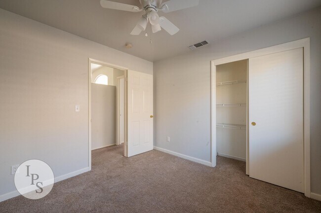 Building Photo - North West Fresno Home, 3BR/2BA, Built 1995 - Lots of Amenities!