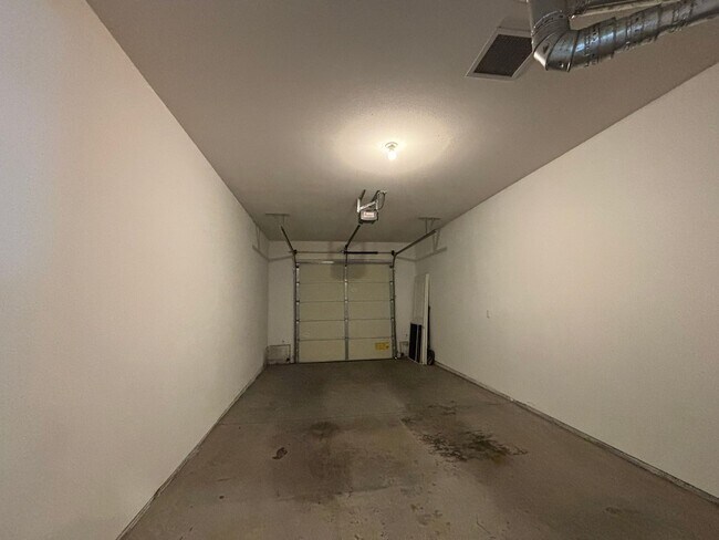 Building Photo - w1031