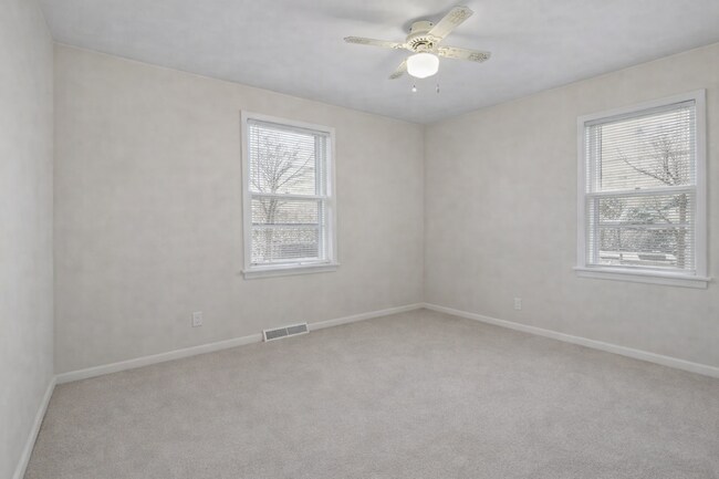 Building Photo - SUMMER SPECIAL! Beautiful 3 bedroom house on Bloomington's Eastside - Available Now!