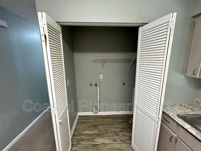 Building Photo - 2507 Lenna Ave