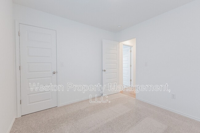 Building Photo - 5901 Bradford Pear Ln