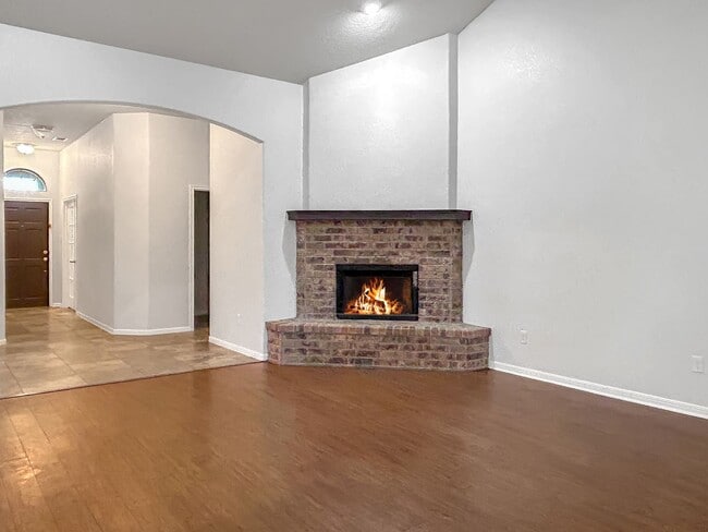 Building Photo - Spacious and Stylish in Schertz!