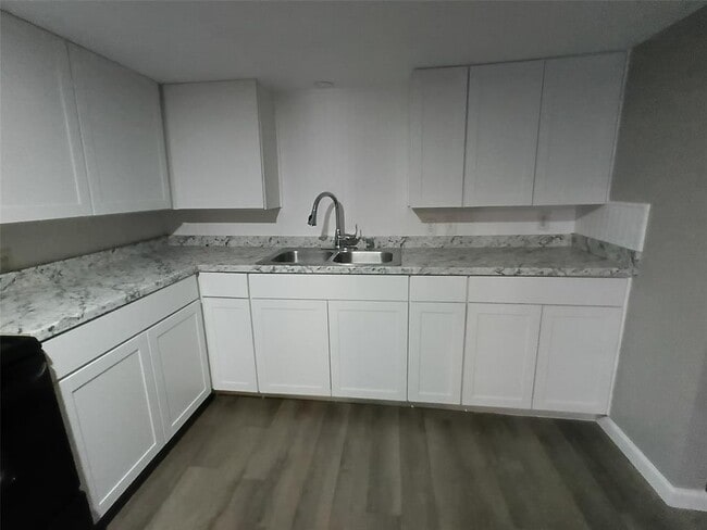 Building Photo - 1712 Thompson Dr