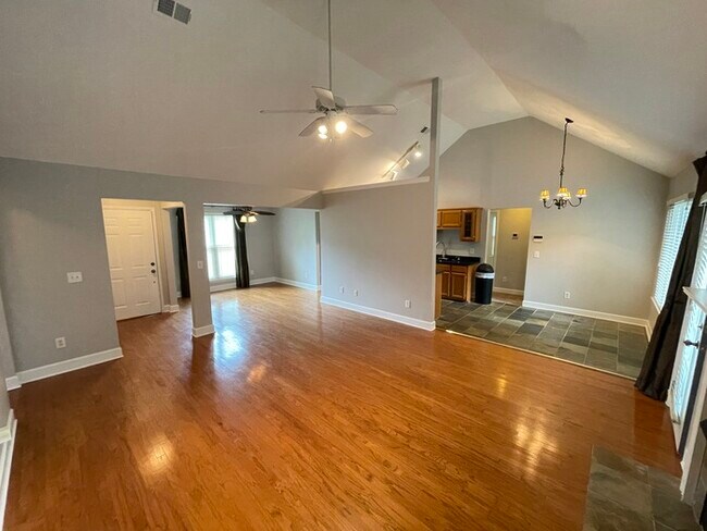 Building Photo - Hickory Hills home with fenced yard and deck!