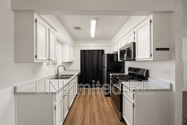 Building Photo - 8430 E Sommer Dr