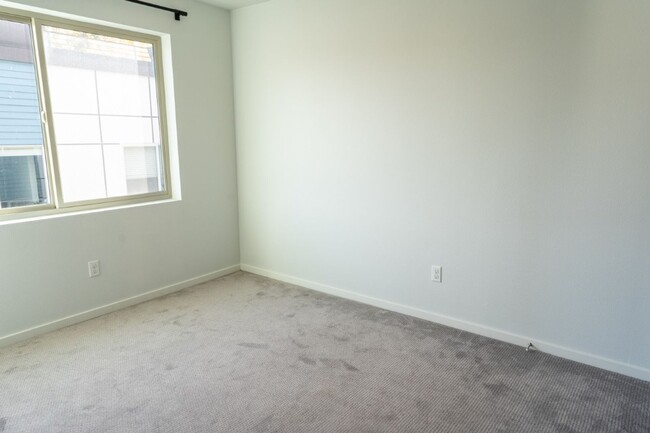 Building Photo - 3Bd/3.5Ba Seattle Townhouse