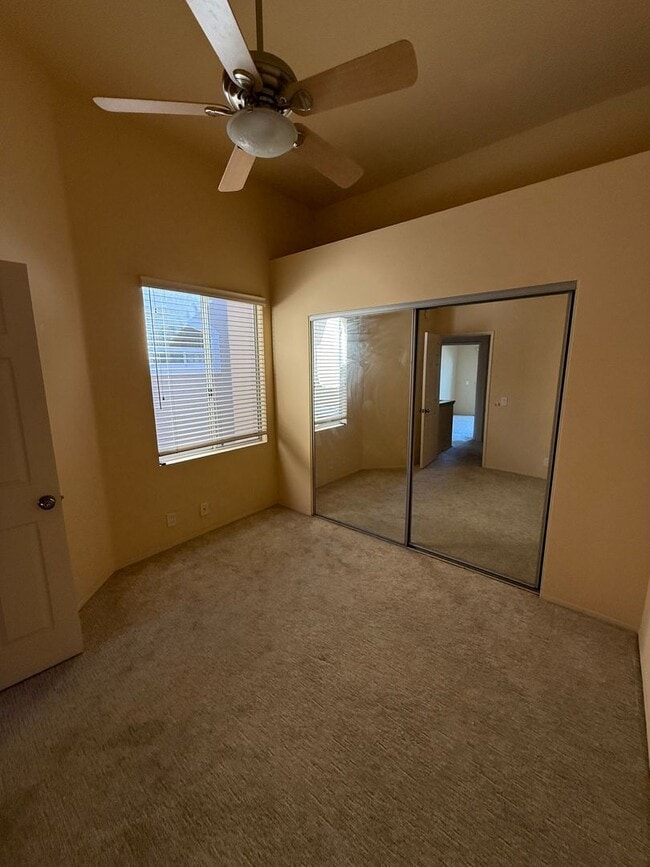 Building Photo - Beautiful 2 Bed, 2.5 Bath Townhome in Desi...