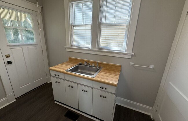 Building Photo - 2904 Jefferson Ave