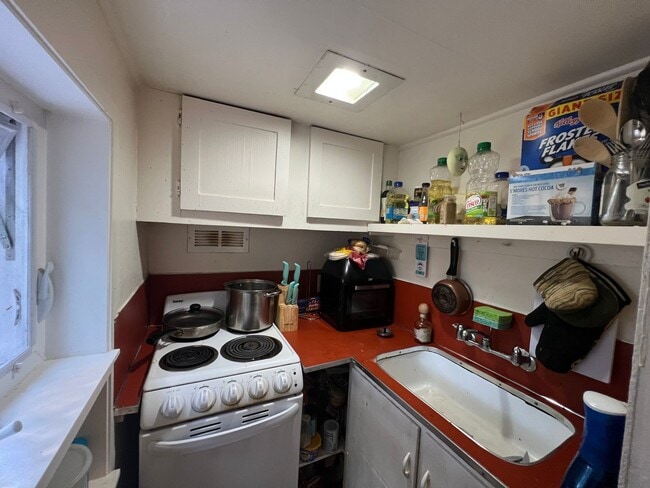 Building Photo - Studio apartment near WWU!