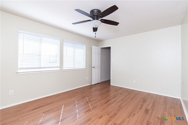 Building Photo - 5503 Bridgewood Dr