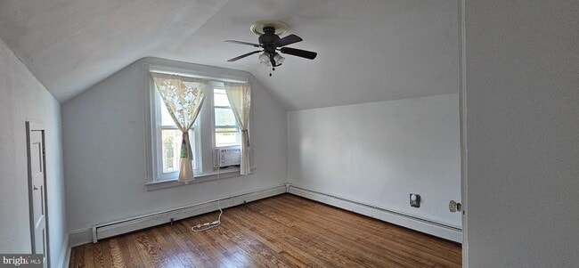 Building Photo - 1042 W Lancaster Ave