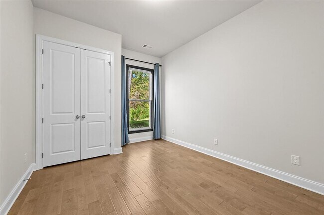 Building Photo - 3475 Benedict Pl