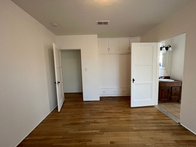Building Photo - 3 Bedroom Midtown Ventura 1938 Charmer!