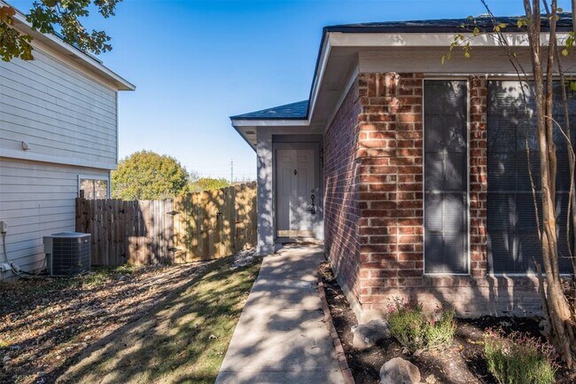 Building Photo - 2006 Charlotte Way