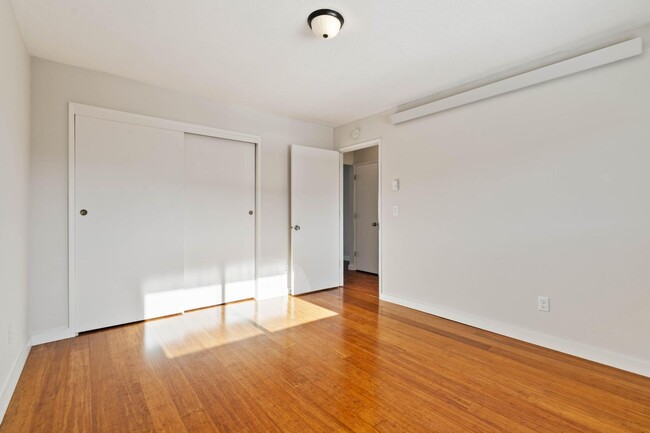 Building Photo - $300 off 1st month's rent! Comfortable 2-b...