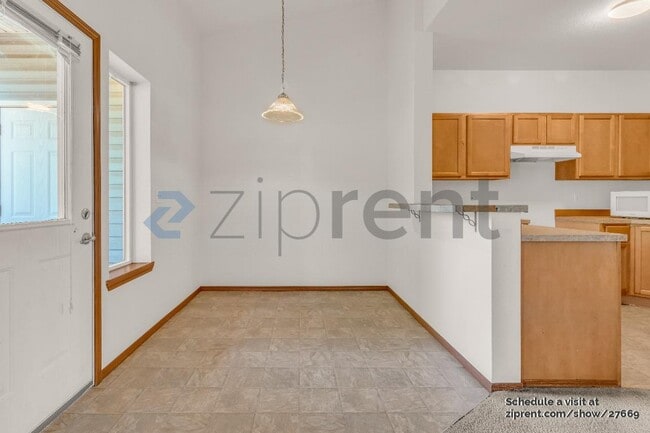 Building Photo - 12239 SE Bush St
